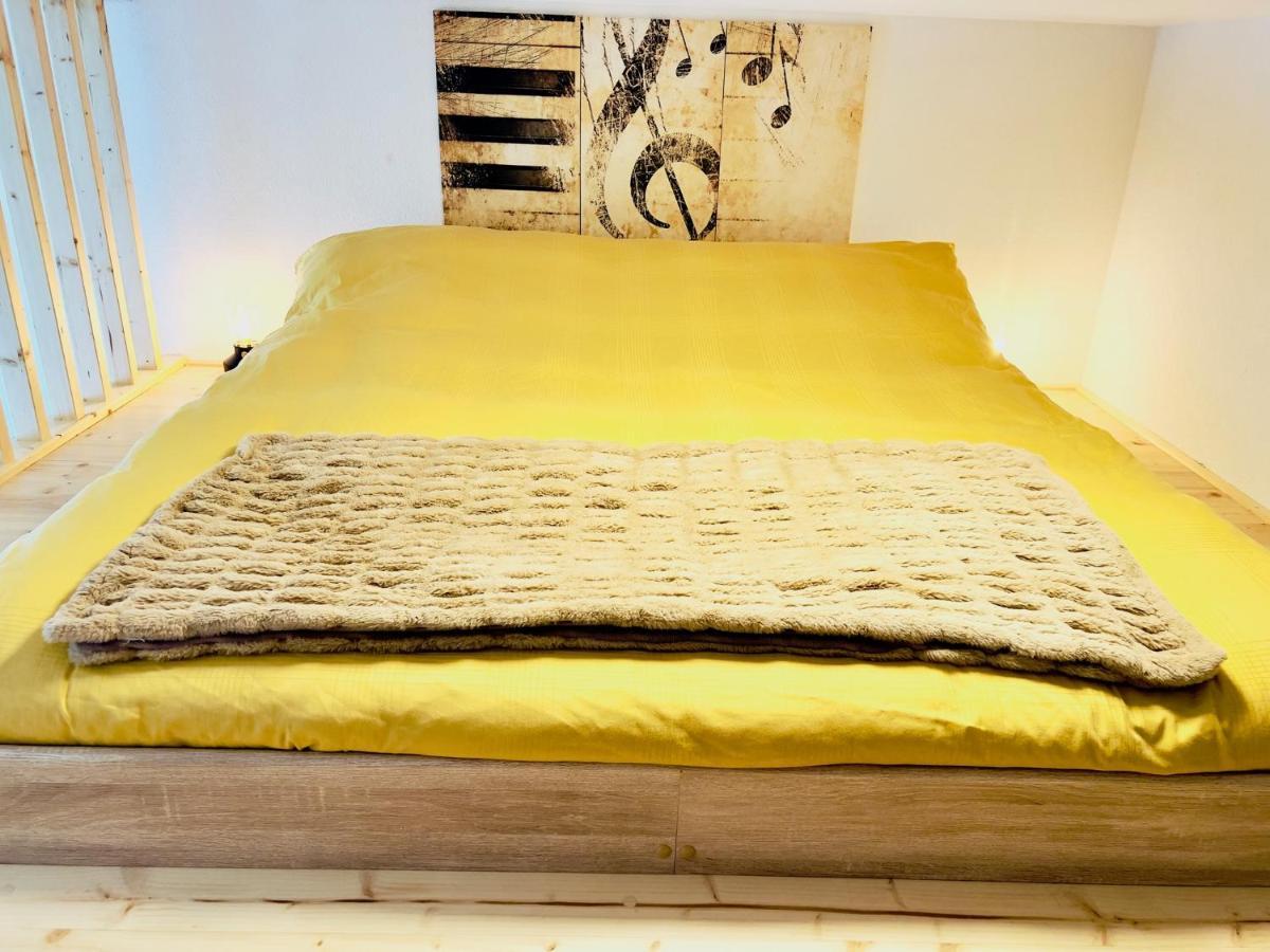Chic Small New Apartment Up To 4 People, Pets Allowed Ланс Экстерьер фото
